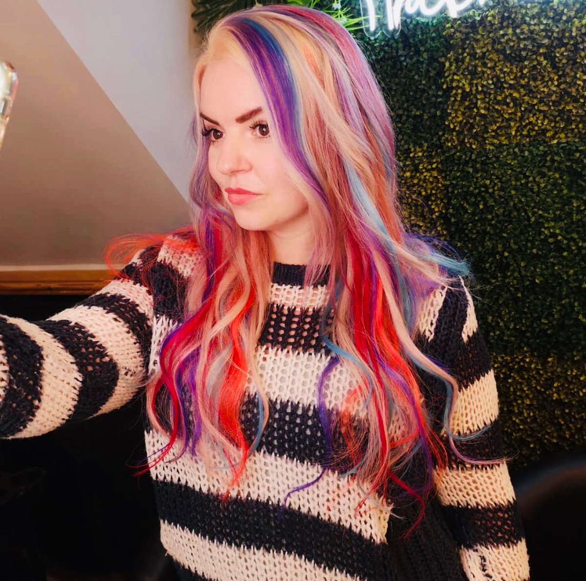 manicpanicnyc's tweet photo. Look at the world through rainbow colored glasses! @alishamorgan_hairquarters / Grab your fav colors for the holidays! #GetTheLook #Dreamsicle, #BlueBayou, #LovePowerPurple, #SolarYellow & #PinkWarrior, #RedVelvet & #FuchsiaShock
#ManicPanicNYC #ManicPanicNYC https://t.co/kqeYE5PSWN