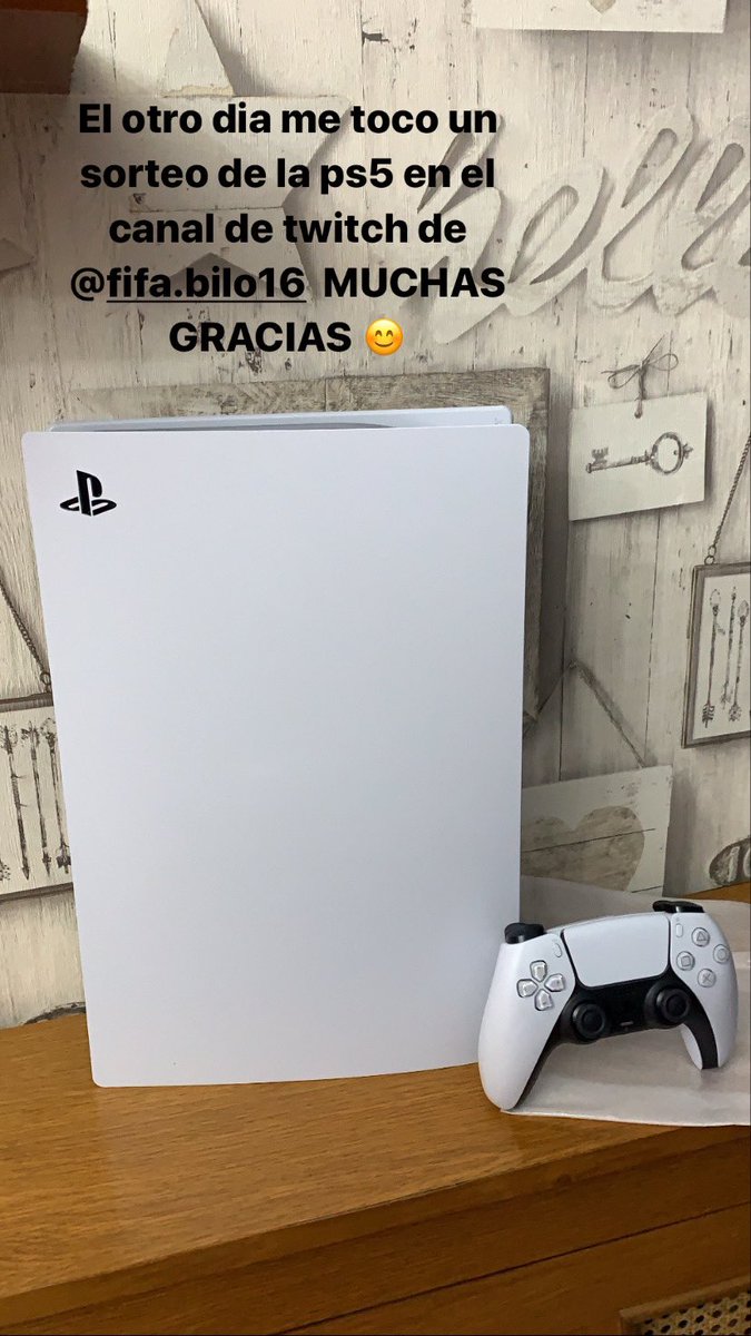 wika_rasi's tweet photo. MUCHAS GRACIAS YA LA TENGO CONMIGO @fifabilo16 https://t.co/rqeE0qv9dO