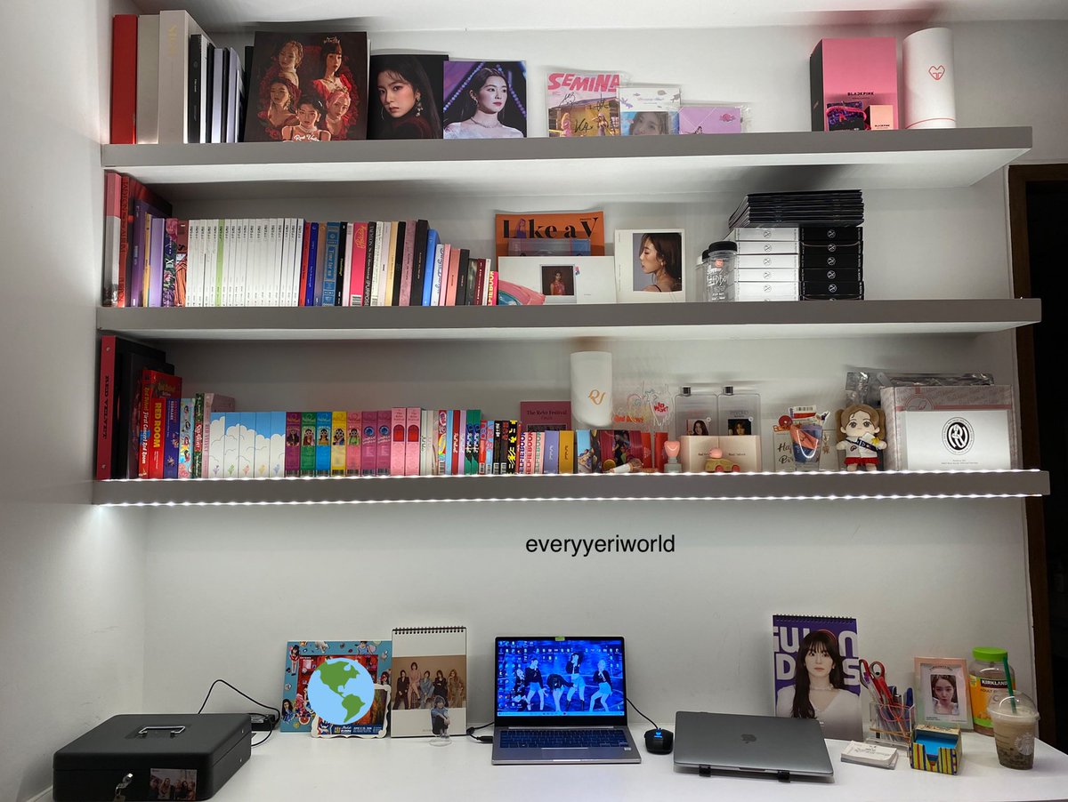 everyyeriworld's tweet photo. CLEANED &amp; FIXED MY DESK AFTER 1 YEAR 🤩 https://t.co/eg3i3sx62n