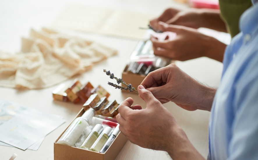 VersumSoftware's tweet image. Do you want to boost the profit you earn from your online store?🙋‍♀️ Let us share with you our 7 best tips on selling salon retail products online!😉
bit.ly/3heoGly