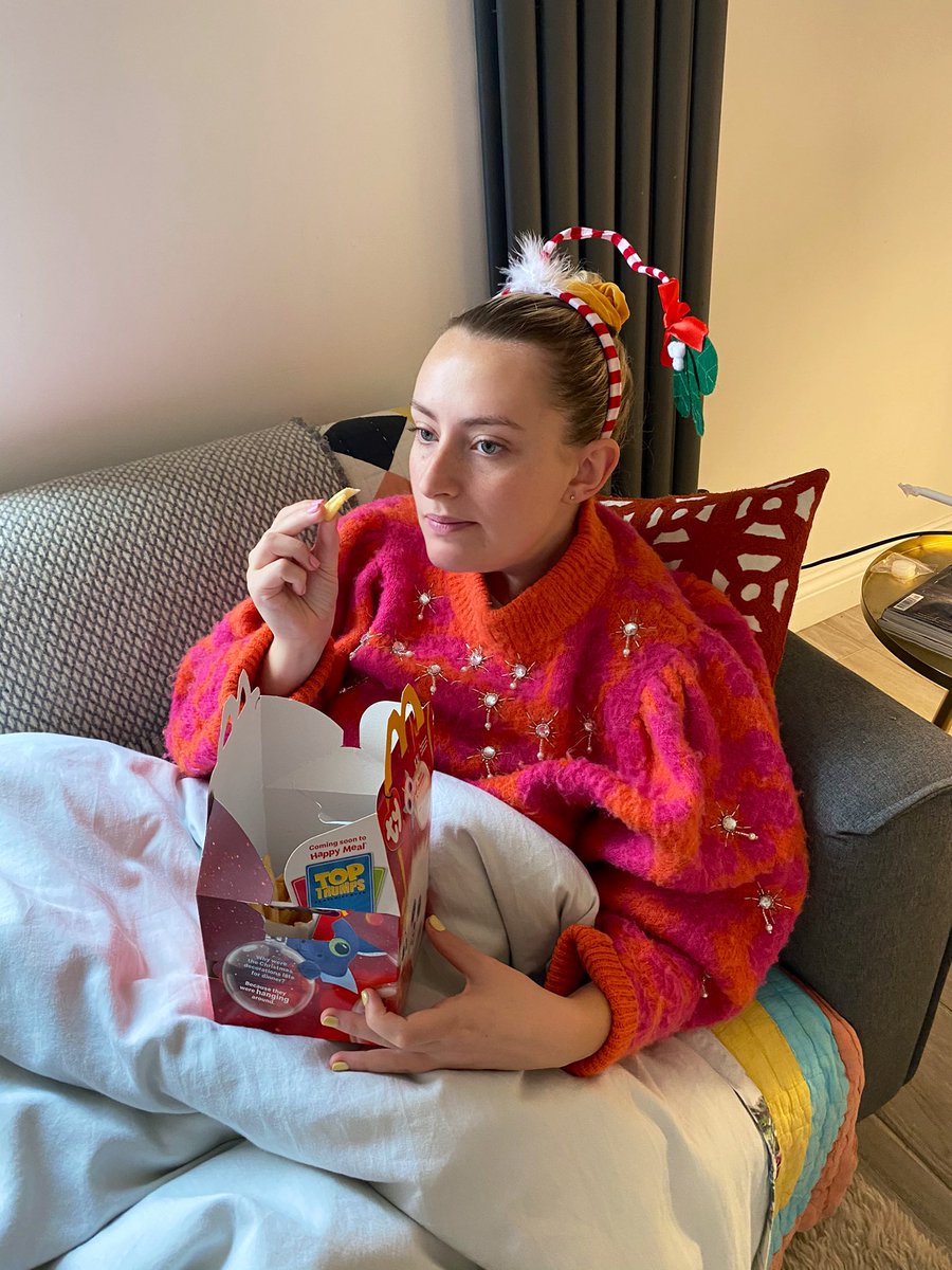 ameliadimz's tweet image. Out of office on x