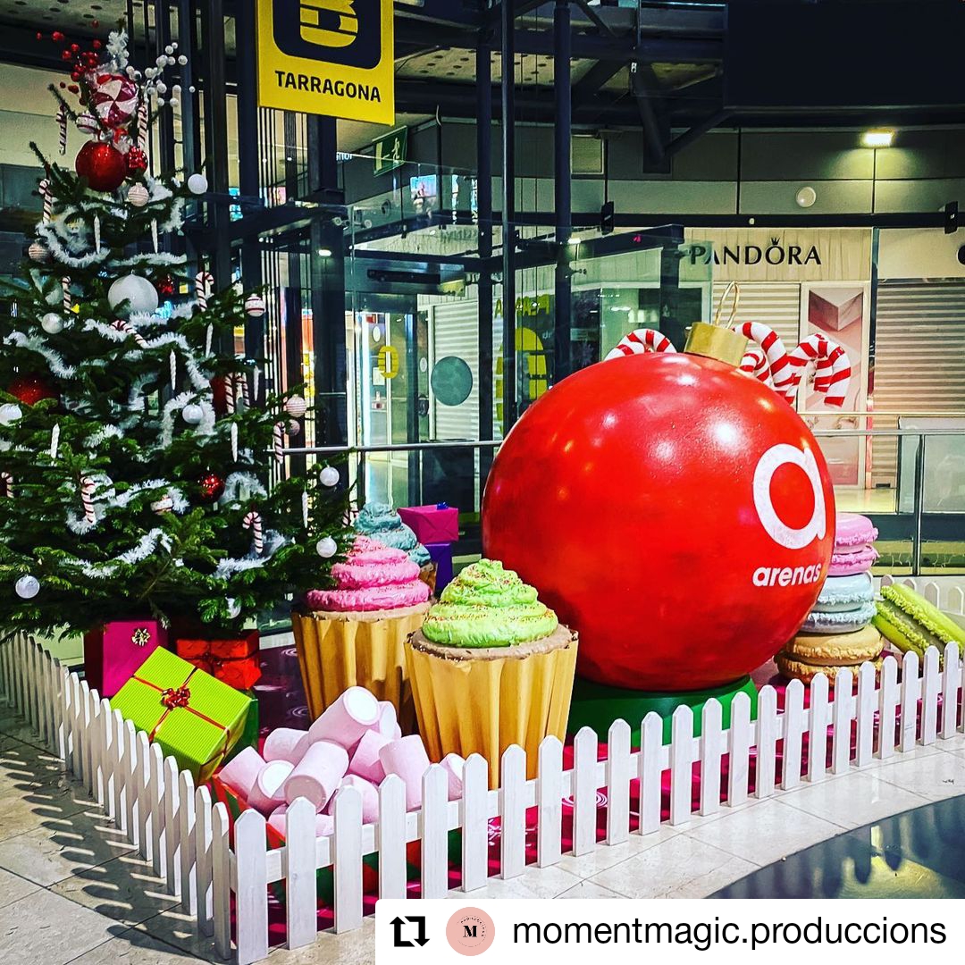 KamalEvents's tweet photo. 😍😍😍
#Repost @momentmagic.produccions
• • • • • •
Arenas de Barcelona
Construcción del decorado navideño para Las Arenas de Barcelona. #decoracion #decorados #navidad #arenasdebcn #escenografia #barcelona #centrocomercial #momentmagic #nadal2020 #nadal #xmas https://t.co/IwfHDezcXS