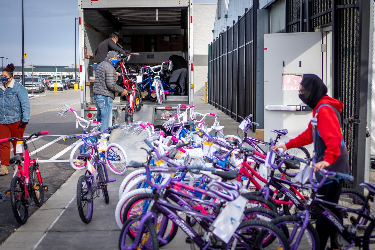 ColsCitySchools's tweet image. East Linden and the New Salem Baptist Church recently held their fifth grade holiday bike giveaway - another incredible example of generosity and selflessness in our community! #OurCCS