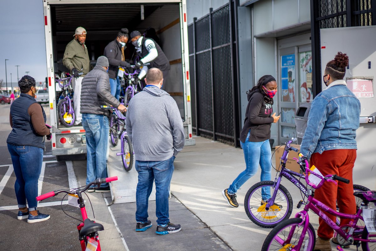 ColsCitySchools's tweet image. East Linden and the New Salem Baptist Church recently held their fifth grade holiday bike giveaway - another incredible example of generosity and selflessness in our community! #OurCCS