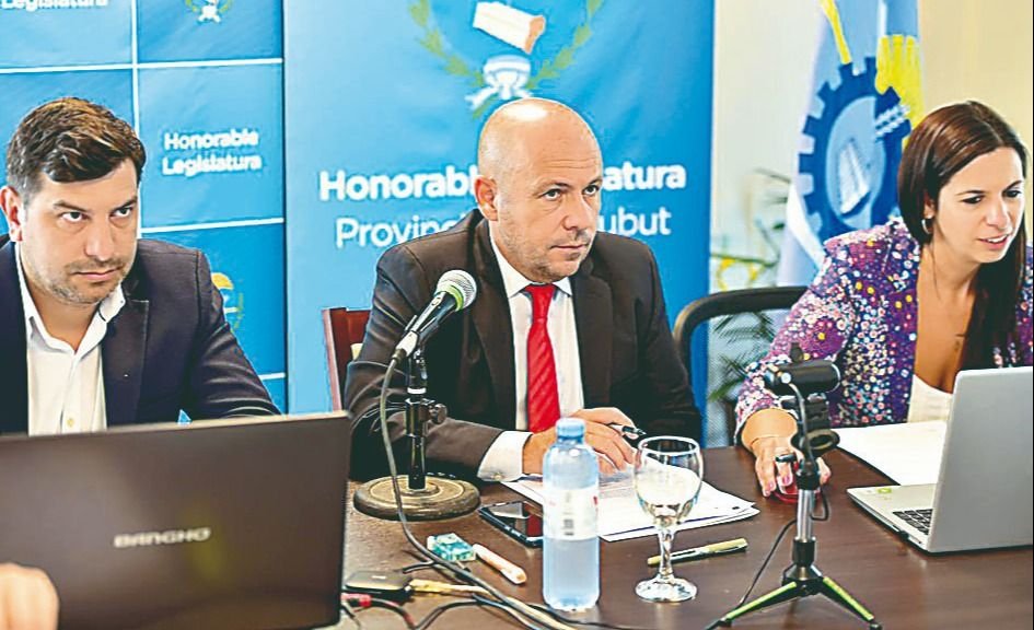 Chubut en Línea - Noticias
Con mayoría simple la Legislatura de Chubut aprobó el Presupuesto 2021 chubutenlinea.com/noticias/con-m…