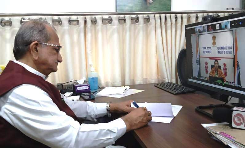 imBhupendrasinh's tweet photo. આજે ઉચ્ચ શિક્ષણ વિભાગ અને i-HUB દ્ધારા સ્ટાર્ટઅપના ક્ષેત્રમાં એક નવા સોપાનની શરૂઆત કરવામાં આવી. Women Entrepreneur StartUp (WEStart) જેમાં કેન્દ્રીય મહિલા મંત્રી શ્રીમતી @smritiirani જી હાજર રહ્યા હતા. 
'આત્મનિર્ભર મહિલા, આત્મનિર્ભર ભારત', 'આત્મનિર્ભર યુવા, આત્મનિર્ભર ભારત'. https://t.co/YZst7B5RH6
