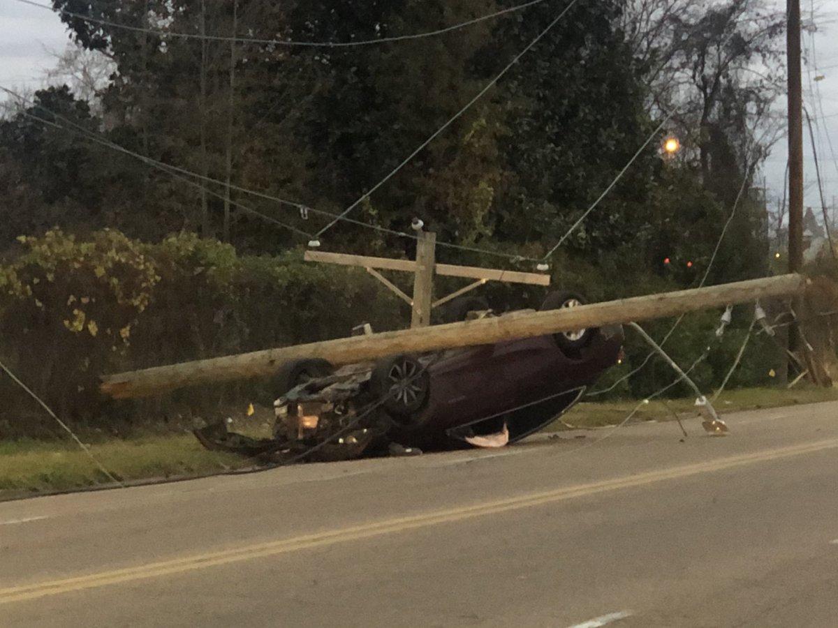 ShaleekaP's tweet image. BREAKING: More than 200 people are without power after a car crashes into a power pole on Bailey Avenue near Cohea Street. The car is trapped underneath a pole. We are waiting on information from officials.