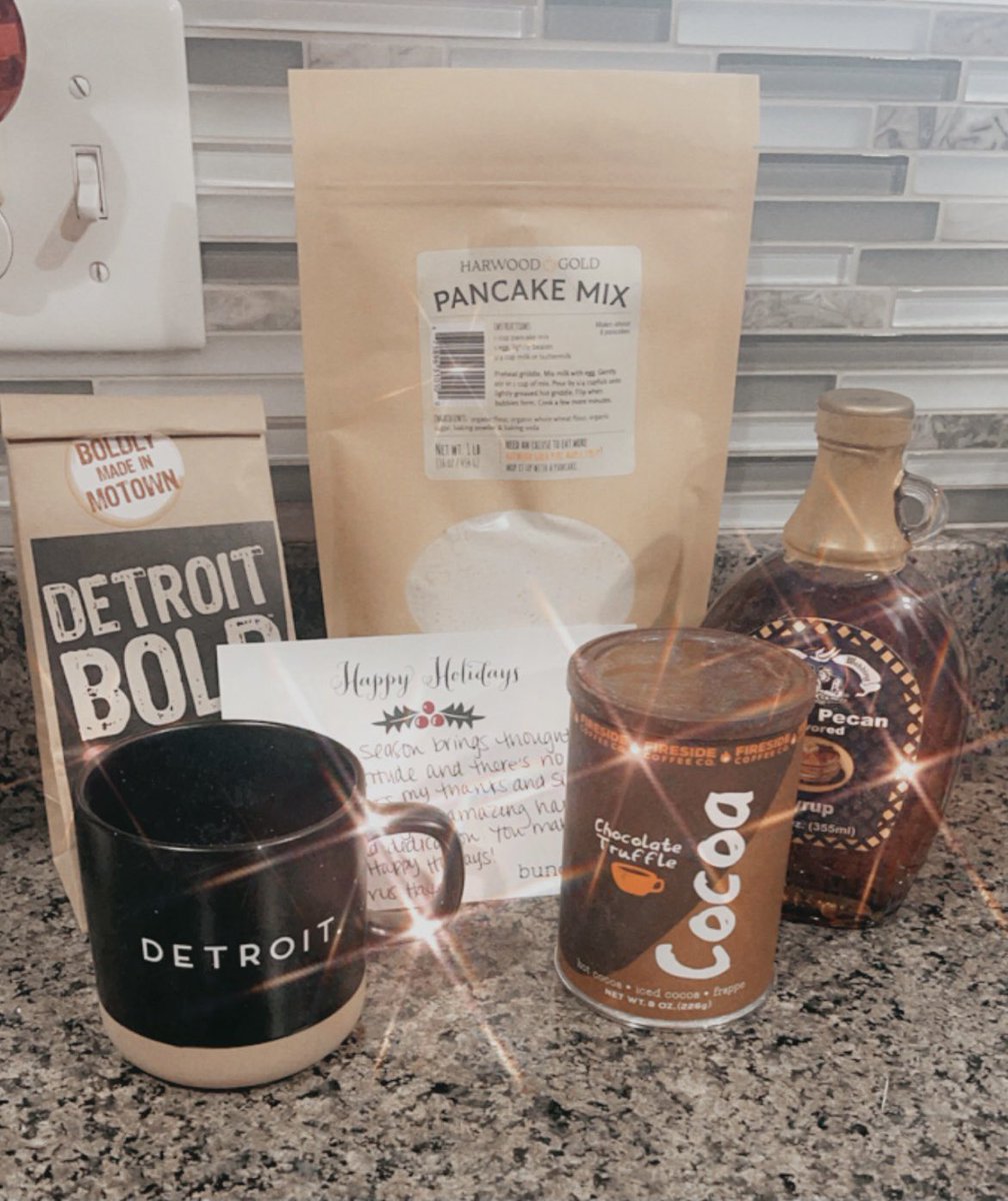 Came home from a long crazy day to find an exciting and thoughtful gift from the one and only <a href="/DemetrusHayes1/">Demetrus Hayes</a> - thanks for making a crazy day/year end with a smile 😊 #SupportSmallBusiness 🎄🎅🏽<a href="/Motorcityhustle/">Motorcity Hustlers</a> @bundledmi