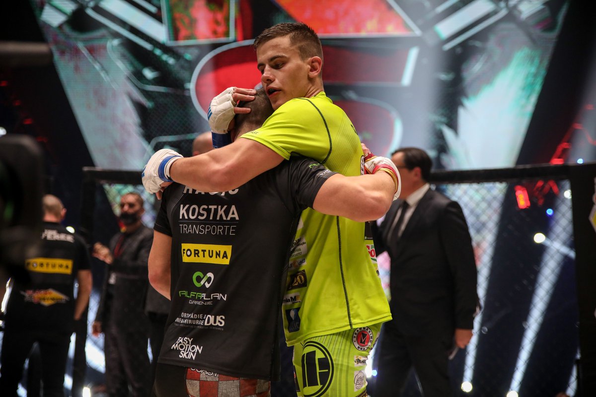 KSW_MMA's tweet photo. 💙💙💙💙💙
Respect After Battle
The Bushido Way #KSW57 https://t.co/44iqmU5BHn