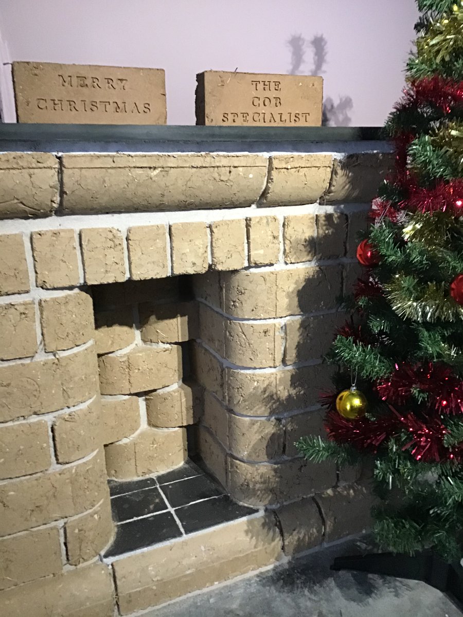 cob_specialist's tweet photo. ....and Good Will to all. Last #cobbricks off the line for 2020. Looking forward to another exciting year ahead. #cobblocks #cobrepairs #cob #Christmas2020 https://t.co/fn0TT4lZz4