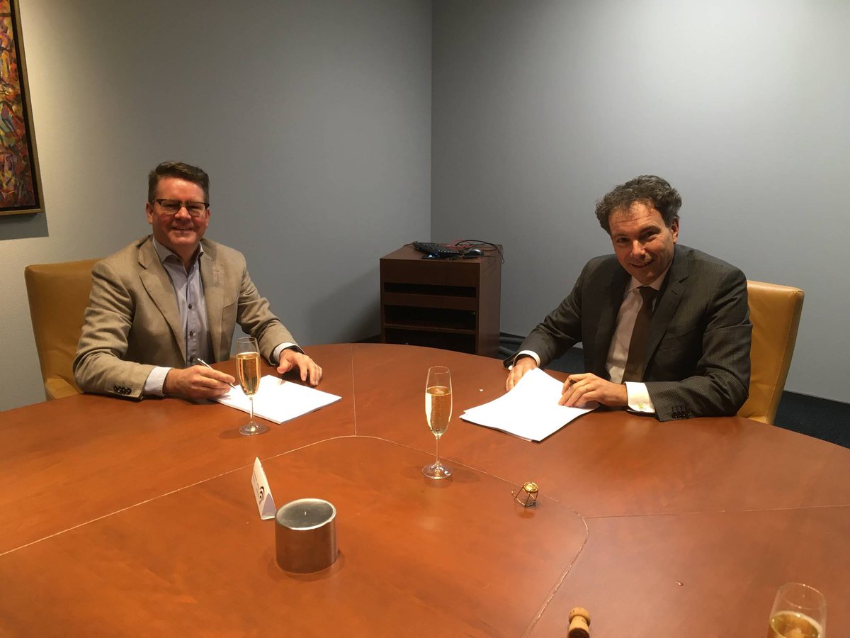 Ondertekening van de turnkey overeenkomst voor 71 appartementen aan de Eindhovenseweg Venlo met Woonwenz. 🎉 Bedankt voor het vertrouwen om dit prachtige project direct naast het stadskantoor van Venlo te mogen ontwikkelen en realiseren met Weski Vastgoed. 🥂