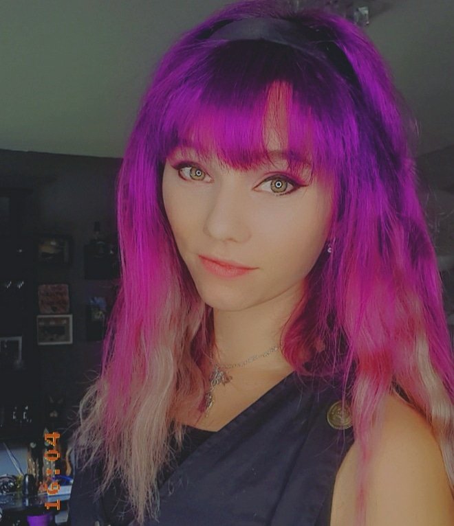 Crazyleelaa's tweet photo. #spontanerstream ein tag vor Heiligabend möchte ich nochmal einen schönen #stream mit euch verbringen 🥰 freue mich euch 😇
Ich bin live auf Twitch – Schau mir zu unter https://t.co/pa8W3ty3l1!
Der stream beginnt jetzt 🥰
#twitch #streaming #GenshinImpact #zocken https://t.co/qngS59WKLj