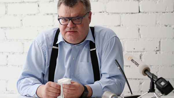 2/  @viktar_babaryka and Sviatlana  @Tsihanouskaya's husband Sergei mobilised unprecedented support as presidential candidates earlier this year. As a result they were barred from running in the election and have been indefinitely jailed.