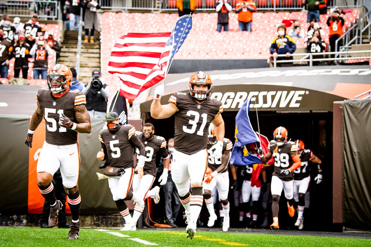 Andrew_Gribble's tweet photo. Kevin Stefanski called on Andy Janovich to share his "4 H's" in one of the 1st team meetings of camp.

What followed was a tone-setting moment.

The story on how the Browns grew so close while COVID-19 kept them apart.

https://t.co/I0t92VT5ZW https://t.co/rYPnuXiF2m