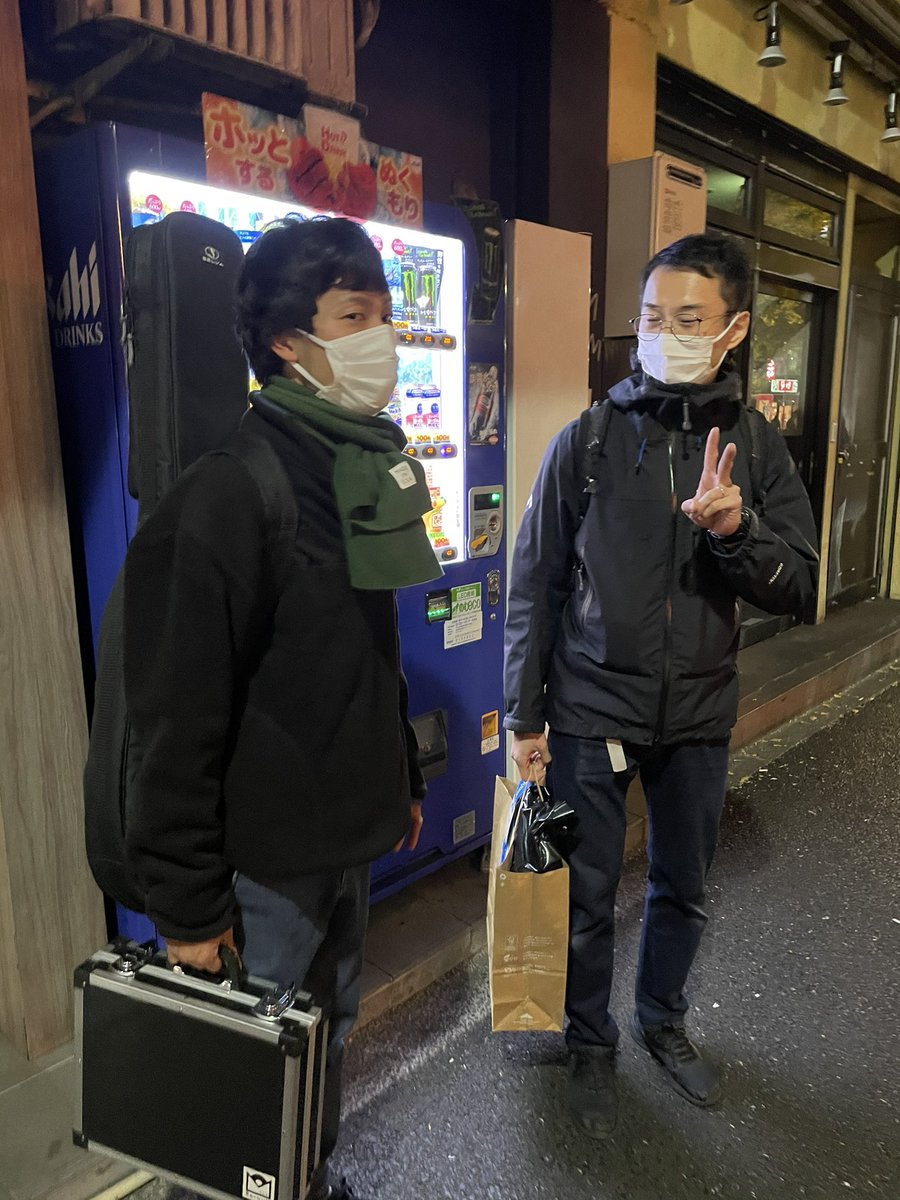 CLIFFJOHN13's tweet photo. 今年最後のスタジオ、皆さま良いお年を〜
オンライン忘年会・新年会とはについて最後は語った夜。
#スタジオ　#クリフジョン https://t.co/eM7dGIvbnu