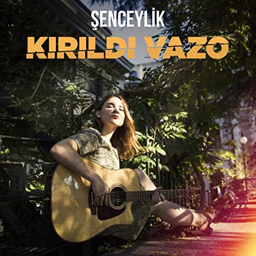 I stumbled upon  @senceylik quite by accident, but "Kırıldı Vazo" became one of the songs I listened to most in 2020. The song about is about heartbreak, but to me it sounds like a sweltering, bougainvillea-scented summer night with a Greek island just out of reach across the sea.