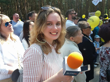 6/Katsiaryna Andreyeva (Bakhvalava) is a journalist at  @Belsat_TV. She was arrested after live broadcasting a brutal police crackdown on peaceful demonstrators in “Changes Square”,Minsk. Two other female journalists are currently in prison, Katsiaryna Barysevich & Darya Chultsova