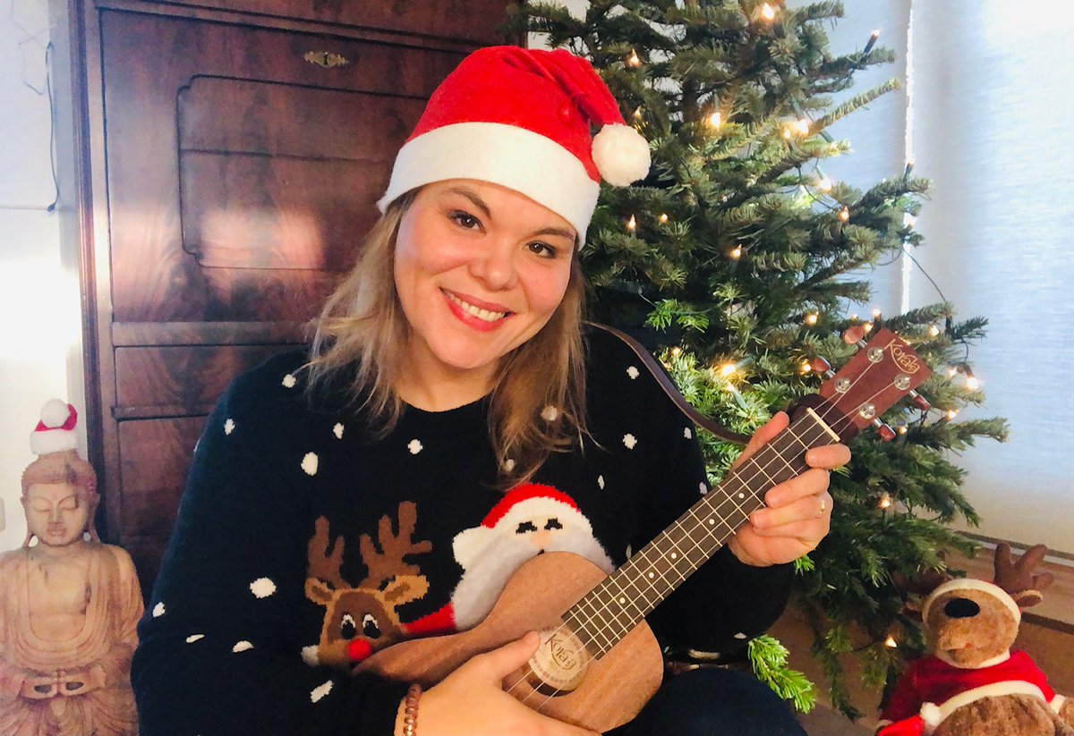 lilian_naomi's tweet photo. Virtueller Weihnachtsgruß - musikalische Einstimmung gefällig? https://t.co/IPh81n8ONn https://t.co/KoA9ysEgpO