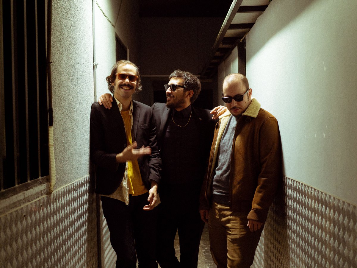 I think Ati ve Aşk Üçgeni should get more love, as they're one of the more interesting acts in Turkish indie--far more creative than the copycat bands each with 10-word-long names. The single Çok Gizli has real Jessie Ware vibes with its shameless 70s smoothness.  @ativeaskucgeni