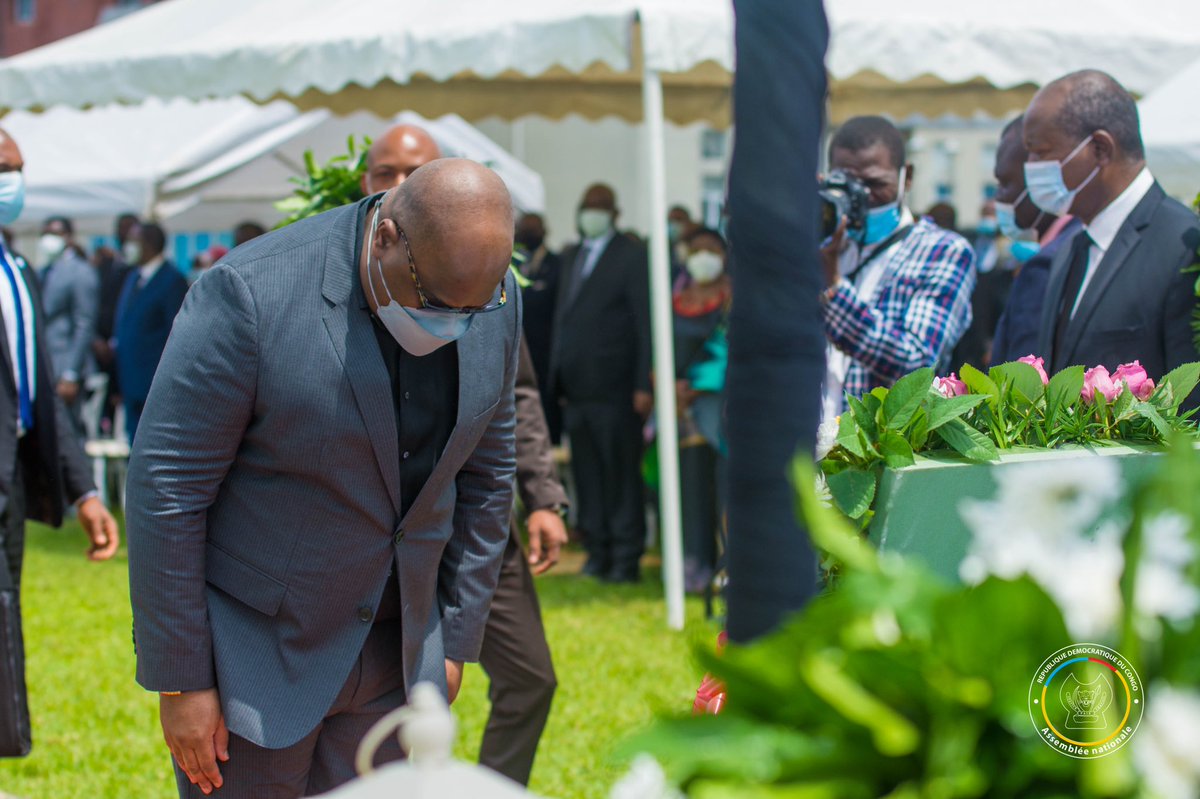 PLukongo's tweet photo. Hommage du chef de l'Etat à la famille du ministre disparu https://t.co/9xnZjTr4IT