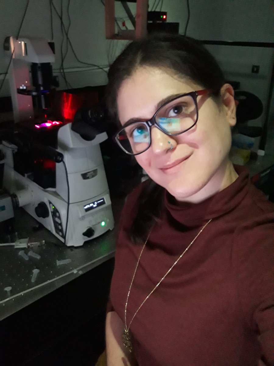 Then, if labelling has been successful, it’s time for super-resolution imaging! Take one image can last for a couple of hours, and during that time we need to make sure everything is running smoothly. Here I am making sure of that! 