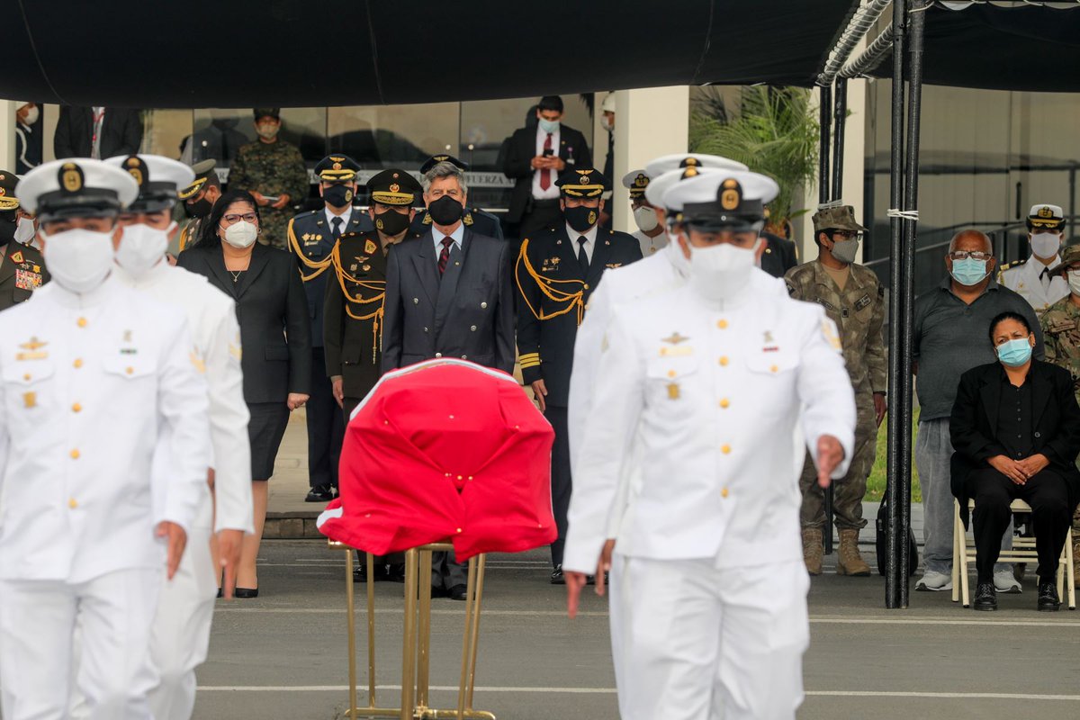 veteranosmgp's tweet photo. En un acto de heroísmo digno de los marinos de la @naval_peru, el valeroso Oficial de Mar, OM2, de la #MarinadeGuerradelPerú, Gustavo Manuel Valladares Neyra, otorgó su vida por el #Perú que continúa en la lucha contra el narcoterrrorismo. https://t.co/HNwO4JdfVg