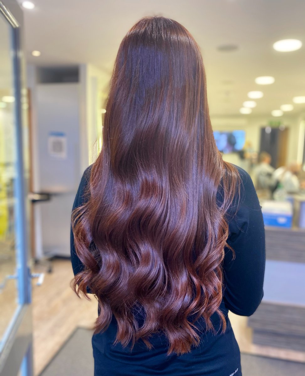 WOW!! Absolute hair goals 🤩

We cannot get over the beautiful length and condition of this beautifully brunette 😍 Created by @eleanorbell_hair 

#schwarzkopf #schwarzkopfprofessional #apassionforhair #hairoftheday #hairinspo #hairstylist #janetmaitlandhairexcellence
