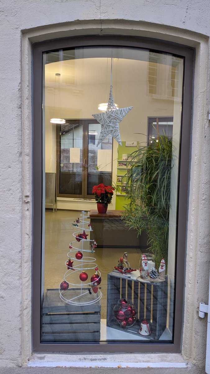 IML_Lauf's tweet photo. Das Museumsteam wünscht frohe Weihnachten und einen guten Rutsch! Achtung: Wegen Kurzarbeit im Januar geänderte telefonische Erreichbarkeit: Di - Fr, 9:00 - 15:00 Uhr.

#lauf_de
#laffhältzamm
#zammhaltn
#weihnachten2020
#weihnachtenzuhause
#MuseenEntdecken
#wirbleibenzuhause https://t.co/wAqjqNNvXk