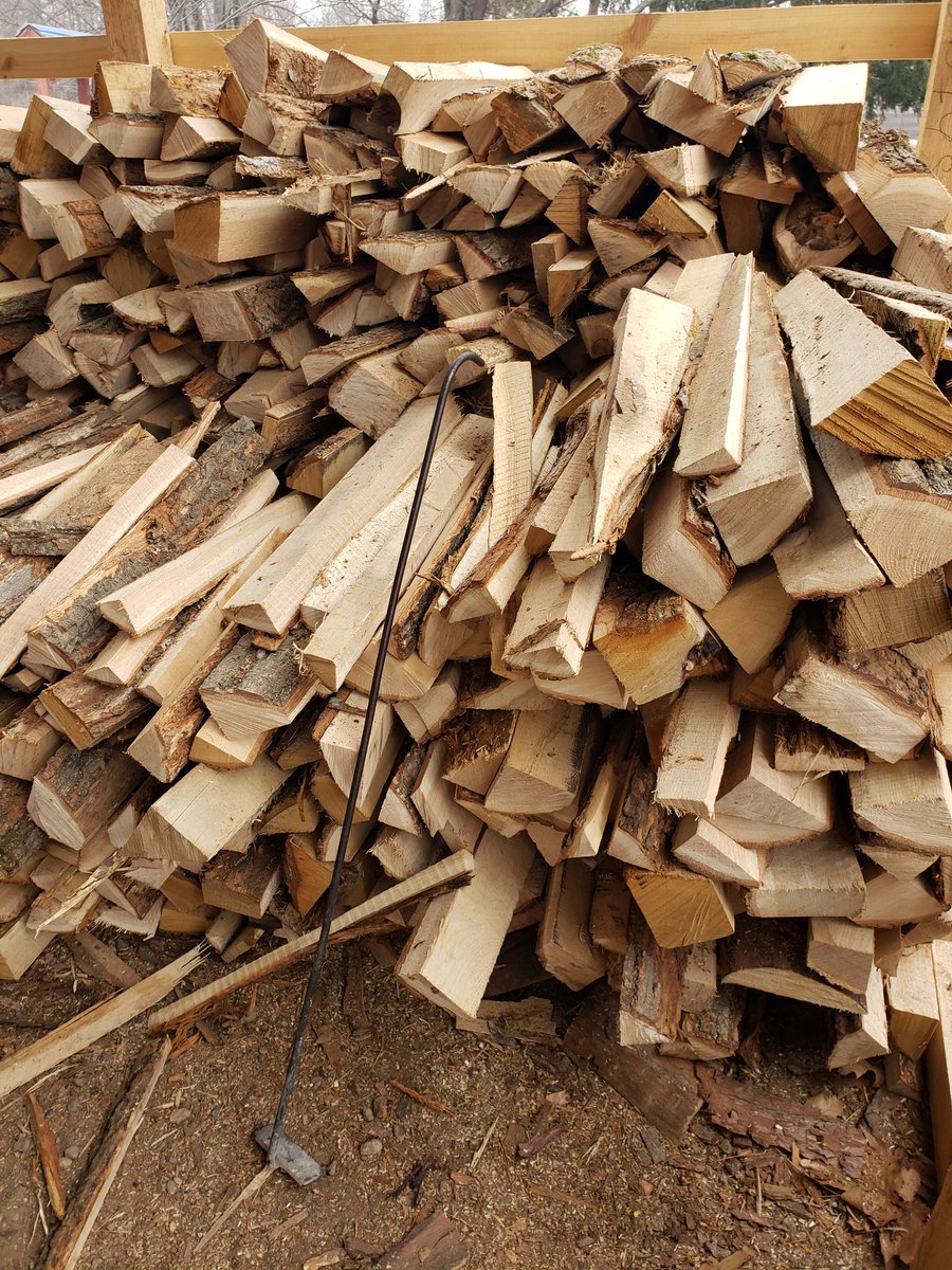 HogsbackHome's tweet image. We're finally getting wood stockpiled! Hopefully we'll be able to prepare more before winter next year. Gotta stay warm 🥶

#WoodPile #WoodHeat #WoodStove #OutdoorWoodBurner #WinterInWisconsin #WisconsinWeather #WisconsinHomestead #HogsbackHomestead