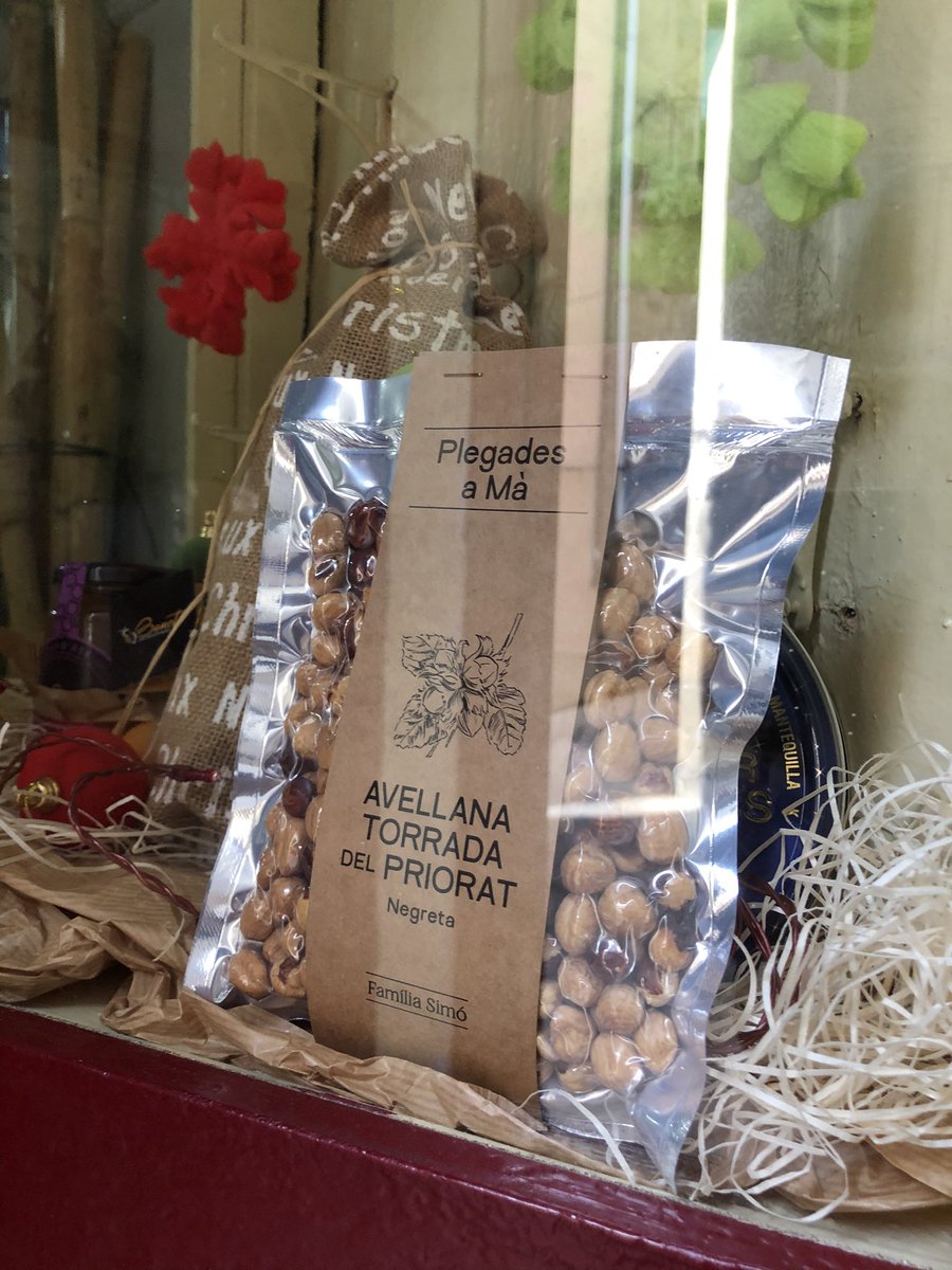 PlegadesA's tweet photo. A Cal Grau, a Porrera, no hi podien faltar les nostres Avellanes #avellananegreta #productedeproximitat #km0 #avellanesdecoster #Priorat #porrera #deltros #botigadelpoble #calgrau https://t.co/FxowL3vP5k