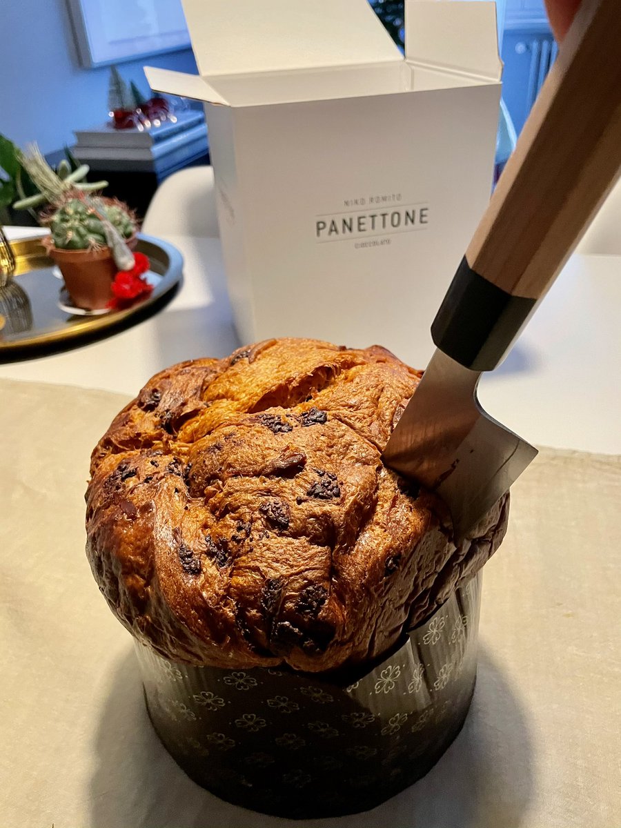 _b3tta's tweet photo. Ops...I didn’t make it to Christmas 😋 #panettone  @NikoRomito https://t.co/J368URTNl0