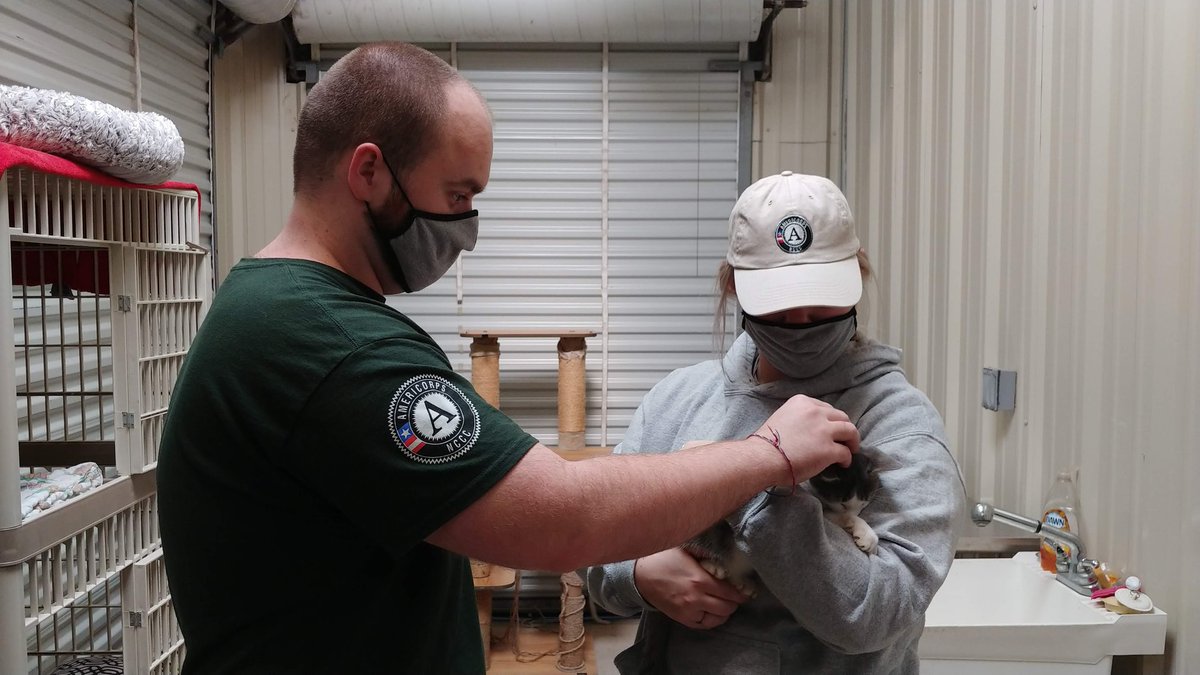 volunteer_la's tweet photo. This holiday season, we’re thankful for all the @AmeriCorpsNCCC members serving in Louisiana, including FEMA Corps Teams Wave 3 &amp; Gulf 1! Both teams have recently completed Independent Service Projects with the Baton Rouge Green &amp; the West Feliciana Animal Humane Society. https://t.co/EShFciqEB4