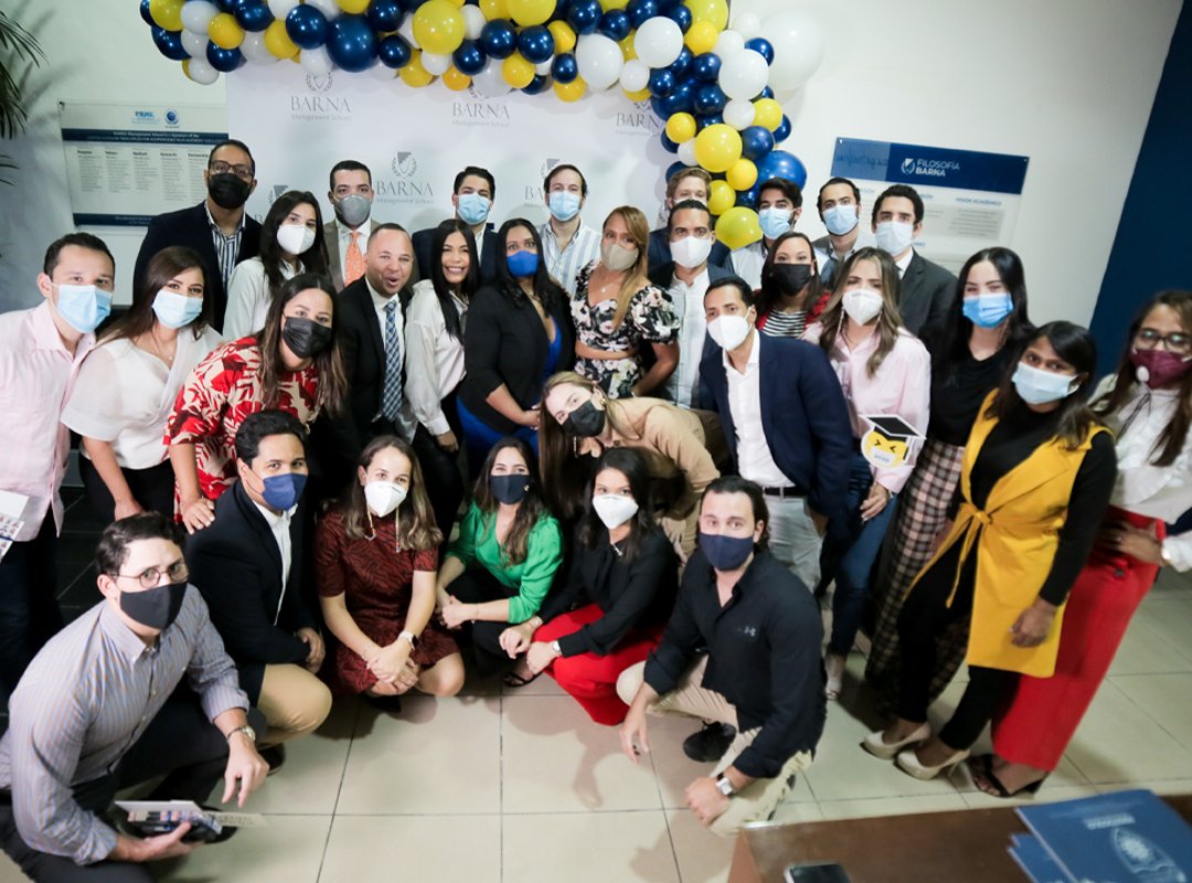 BarnaManagement's tweet photo. El pasado viernes los participantes del MBA tuvieron su sesión de cierre. Durante 2 años, los participantes exploraron un camino donde transformaron sus competencias para obtener una visión directiva integral.
¡Enhorabuena!
#Barna #Liderazgo #MBA18 #ComunidadBarna #Dirección https://t.co/uzhBLlbLU3