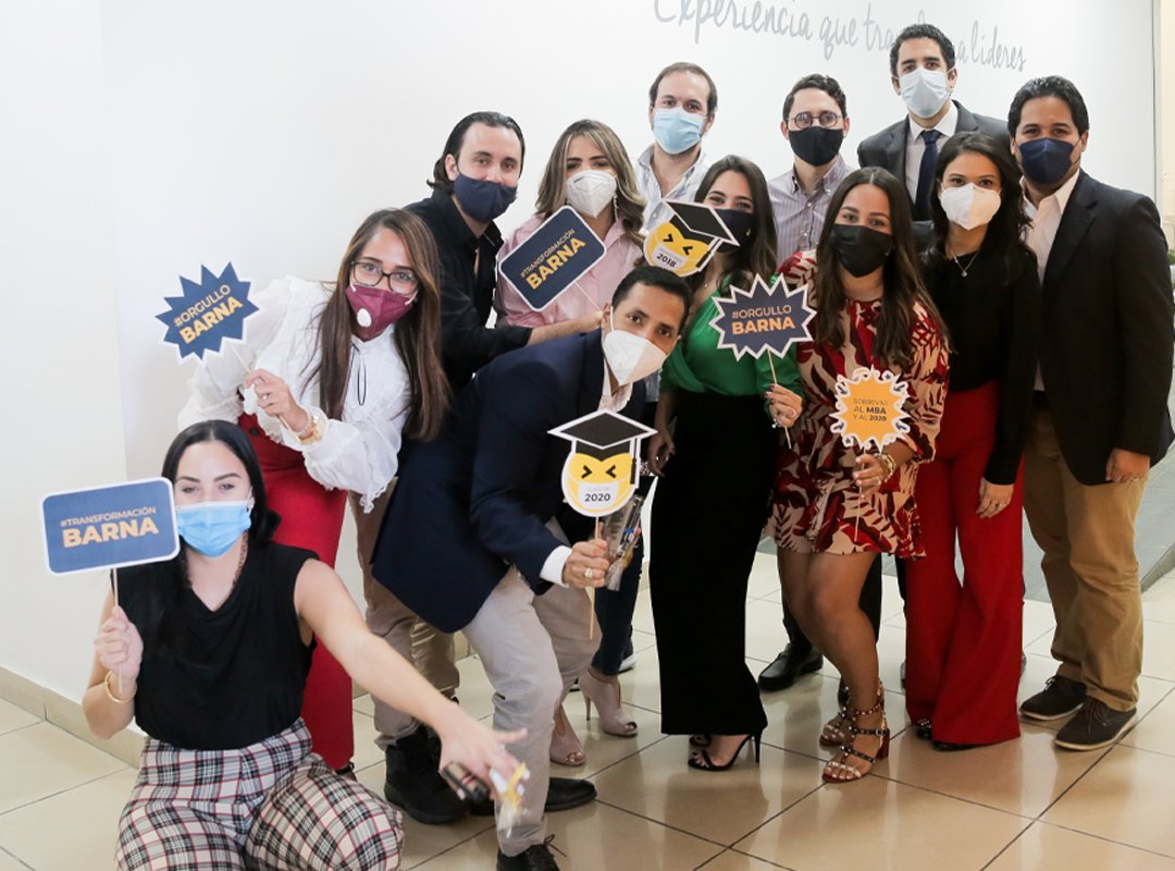 BarnaManagement's tweet photo. El pasado viernes los participantes del MBA tuvieron su sesión de cierre. Durante 2 años, los participantes exploraron un camino donde transformaron sus competencias para obtener una visión directiva integral.
¡Enhorabuena!
#Barna #Liderazgo #MBA18 #ComunidadBarna #Dirección https://t.co/uzhBLlbLU3