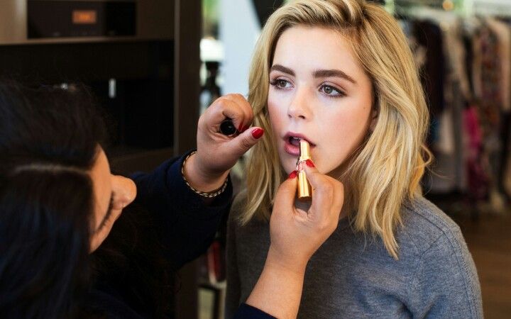 Просила не портить make up. Некачественная косметика. Макияж до и после. Вульгарный макияж. Макияж до и после.