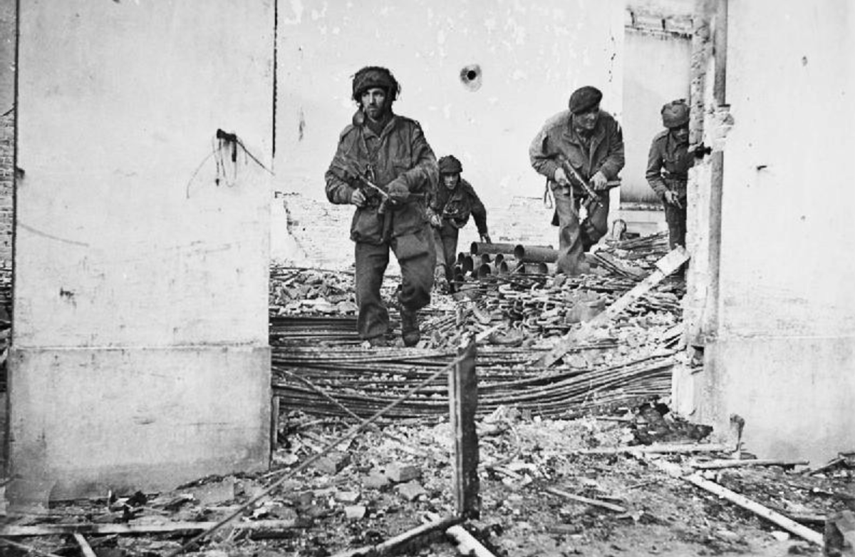 The important thing to note here is that the Sten was a good weapon.Not the initial variants for sure. Sure soldiers belly-ached about it but by the time it was more widely available it worked.2/