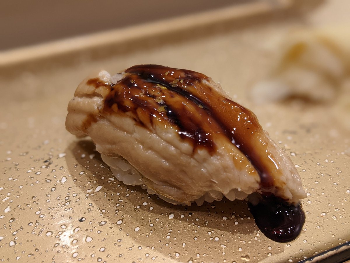 大西哲也 本格的な江戸前寿司おまかせコース税別2980円の冗談みたいなお寿司屋さん見つけた しっかり仕事したネタ 赤酢のシャリ 酒肴もたくさん 日本酒も550円 ワインの品揃えも素敵 そして多分全然知られていない なんとデパ地下の一角にいきなりある 大西哲也 本格的な江戸前寿司おまかせコース税別2980円の冗談みたいなお寿司屋さん見つけた しっかり仕事したネタ 赤酢のシャリ 酒肴もたくさん 日本酒も550円 ワインの品揃えも素敵 そして多分全然知られていない なんとデパ地下の一角にいきなりある