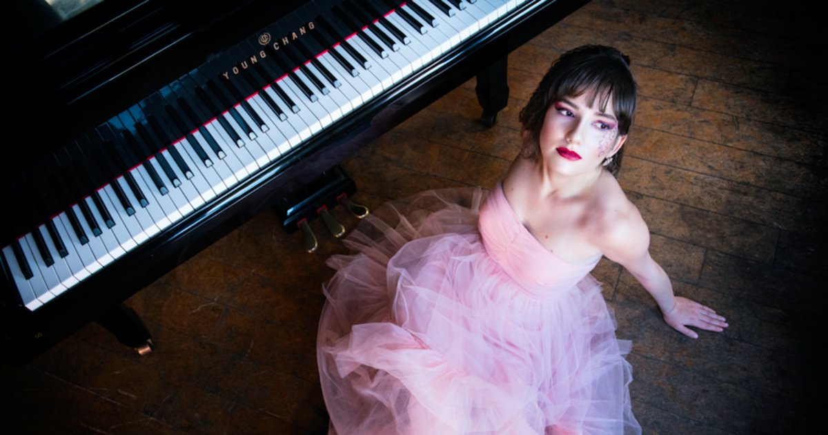 Quick genre transition, but jazz pianist Bilge Günaydın's album DAYDREAMS was another highlight of 2020. A particular favorite of mine is the song "Üverincka," named after a poem/book by Cemal Süreya. The song also features fretless guitar master and composer Cenk Erdoğan.