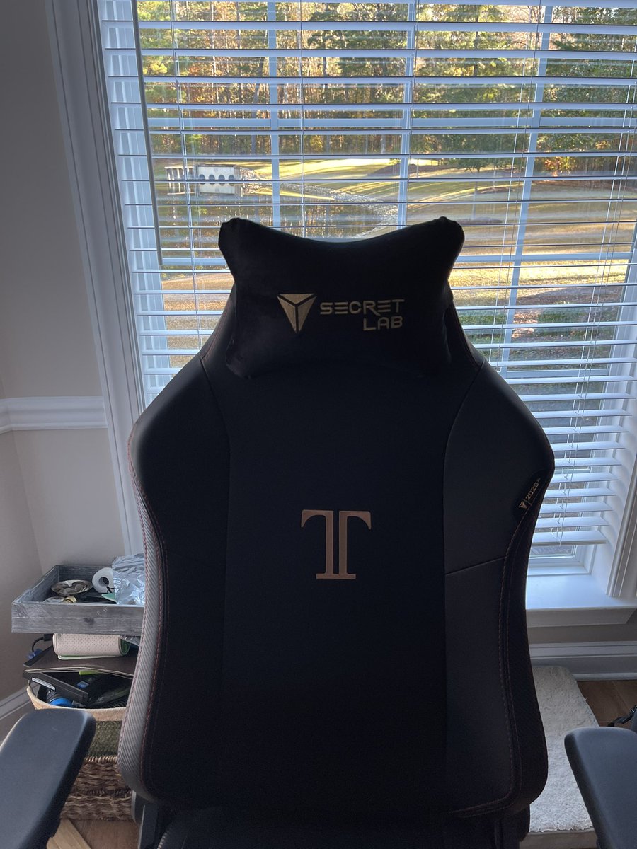 wtfot's tweet photo. Merry Christmas to me :) #Secretlab https://t.co/dXP29sd66D