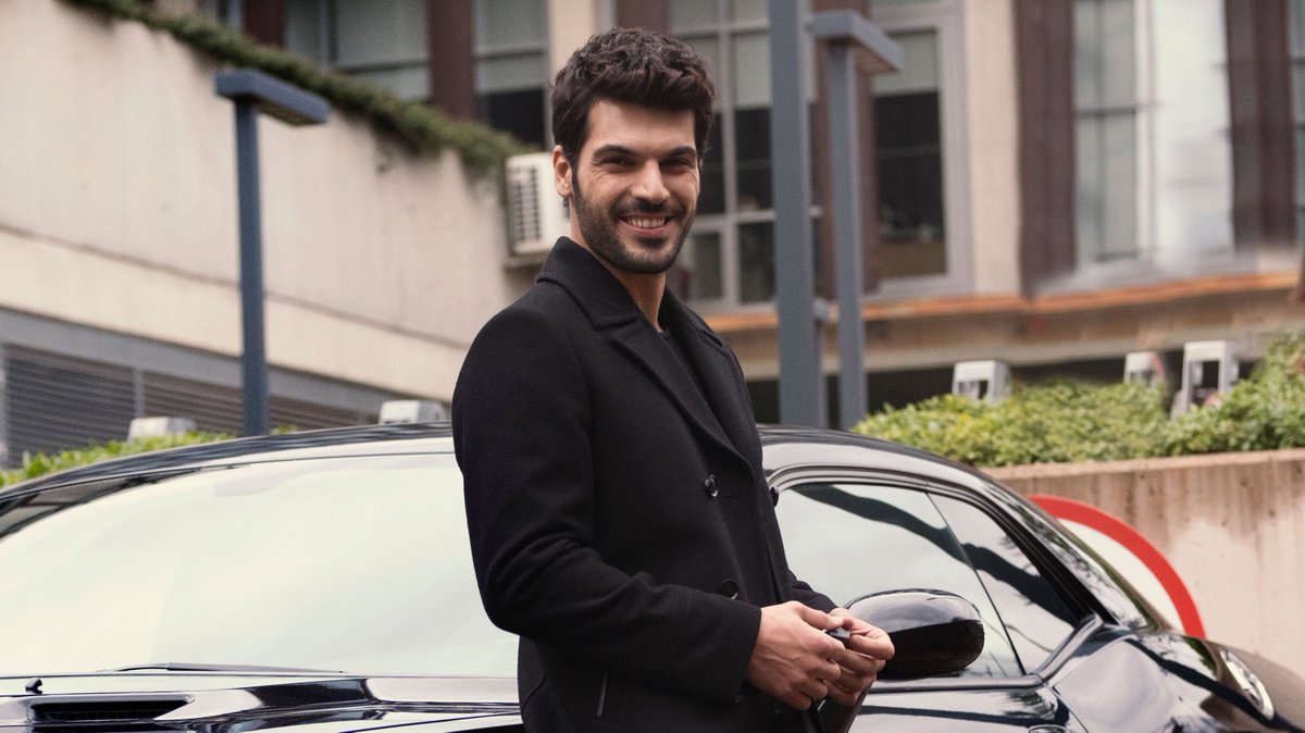 Selim etrafına neşe saçıyor! 
#SolYanım yeni bölümüyle yarın 20.00'da Star'da! <a href="/solyanimdizi/">Sol Yanım</a>