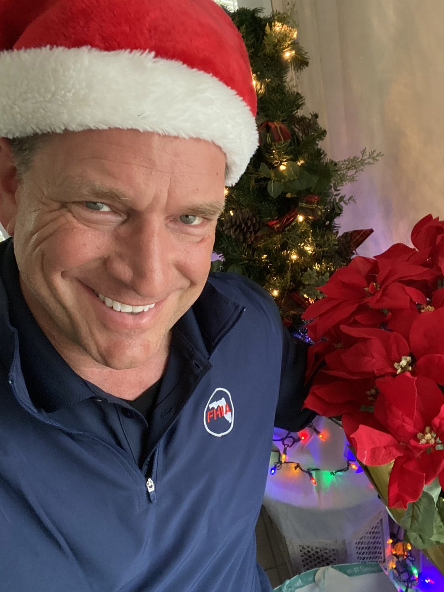 OC67282228's tweet photo. @FHIAFamily Happy Holidays to my FHIA family and friends , grateful for so much, especially the new swag, thanks for always being there for me &amp; my family!🙏🏻 https://t.co/fAedEaQs6p