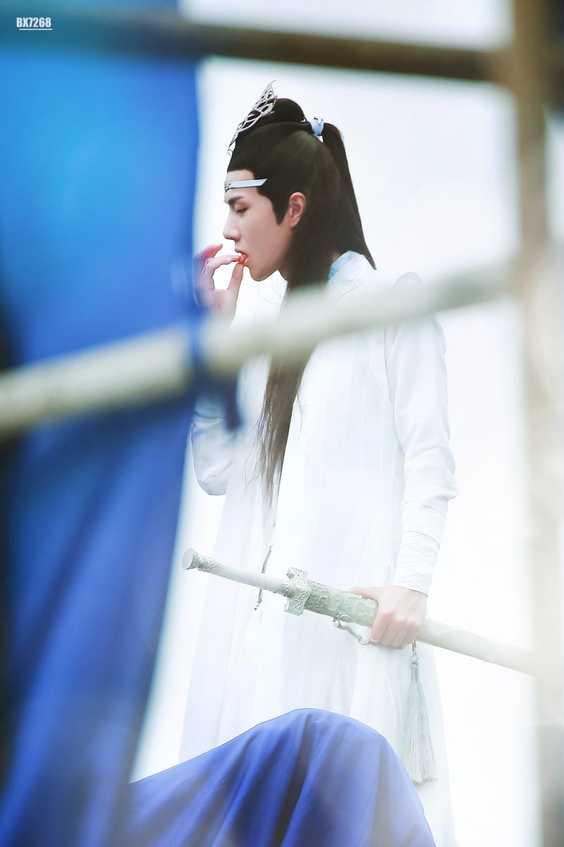 LANERGONGZl's tweet photo. imma say it again: i'll never be over yibo in his lan wangji costume https://t.co/Utj39eNDE3