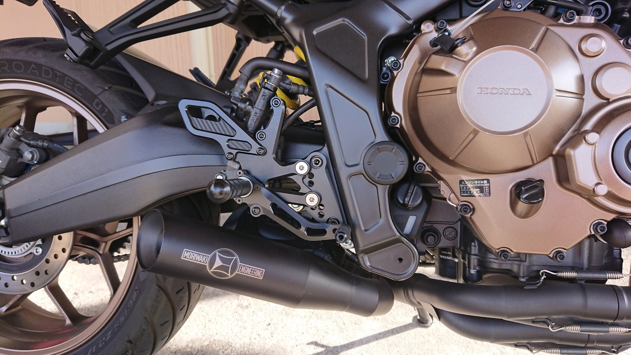 たっくん Cb650rに装着していたマフラーとバックステップ欲しいという方いませんか どちらかだけでも結構です Cb650r モリワキマフラー ストライカーバックステップ T Co X0ufffcszz Twitter