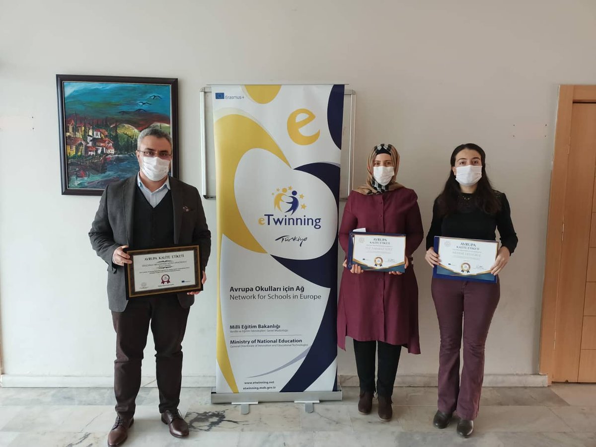 anaokulu_s's tweet photo. E Twinning faaliyetleri kapsamında yapılan başarılı çalışmalar neticesinde okulumuz 'Avrupa Kalite Etiketi' ile ödüllendirilmiştir.Emeği geçen öğretmenlerimizi tebrik eder, başarılarımızın artarak devam etmesini dileriz.@ziyaselcuk @tcmeb @SeyitAliBuyuk  @TuranKAYACILAR https://t.co/KY8AiwWI1X