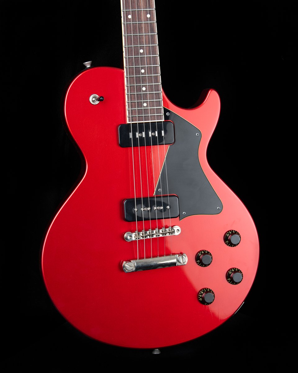 collingsguitars's tweet image. Quality craftsmanship means nothing to hide inside or out.

Candy Apple Red 290 with a @LollarPickups Staple neck, P90 bridge, aged finish and hardware, and clear covers on the back.

#collingsguitars #candyapplered #qualitycraftsmanship #handmade #builtfromthesoundup #atx