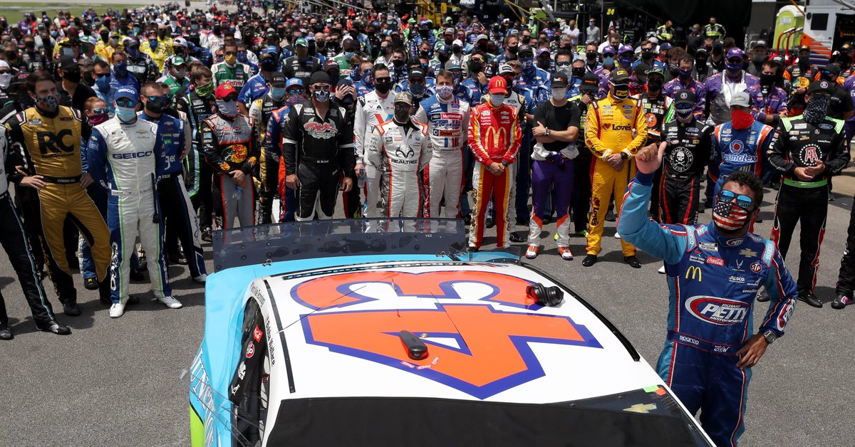 𝗝𝗨𝗡𝗘 𝟮𝟮 — NASCAR drivers stood in solidarity with Bubba Wallace after a noose was found in his garage stall a week after the organization banned the Confederate flag at its facilities.