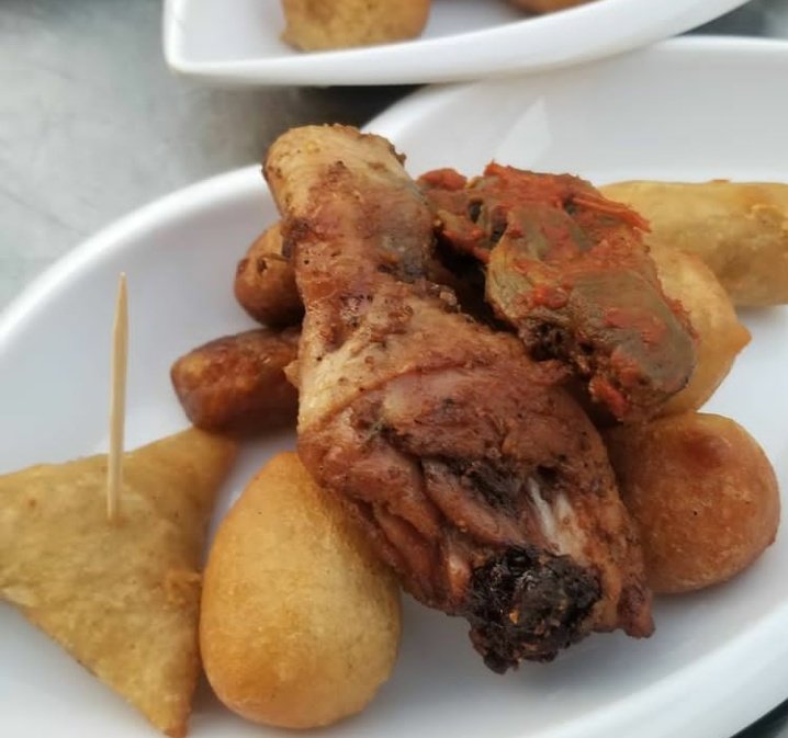 grandevents20's tweet photo. If you haven't tasted smallchops from @grandevents20, you have to taste! We do smallchops right. Want to book us for events? Office? Home? We are available to take your orders, send us a DM.
#FamilyMeeting 
#FreeTemsAndOmahLay 
#FreeTems https://t.co/SyUef6Ekjx