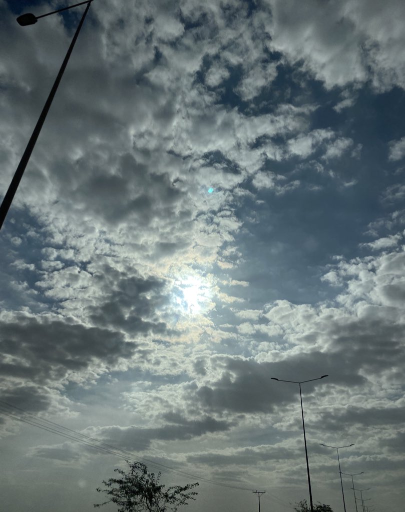 Ebt_99's tweet photo. تخلق فيني حُب الحياة ❤️ https://t.co/37Ud9h8Cz5