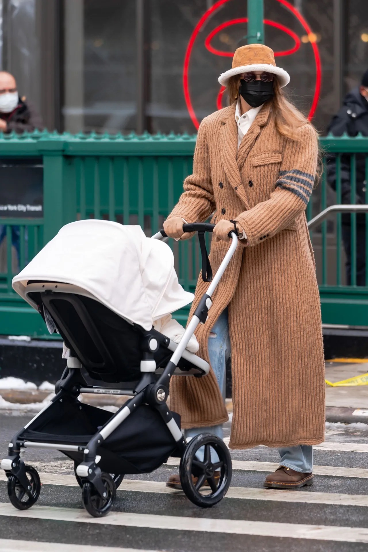 Thom Browne on X so cozy gigi hadid wears a thom browne camel down filled chesterfield coat GiGiHadid thombrowne gigihadid https t hWaKsyqYUX X