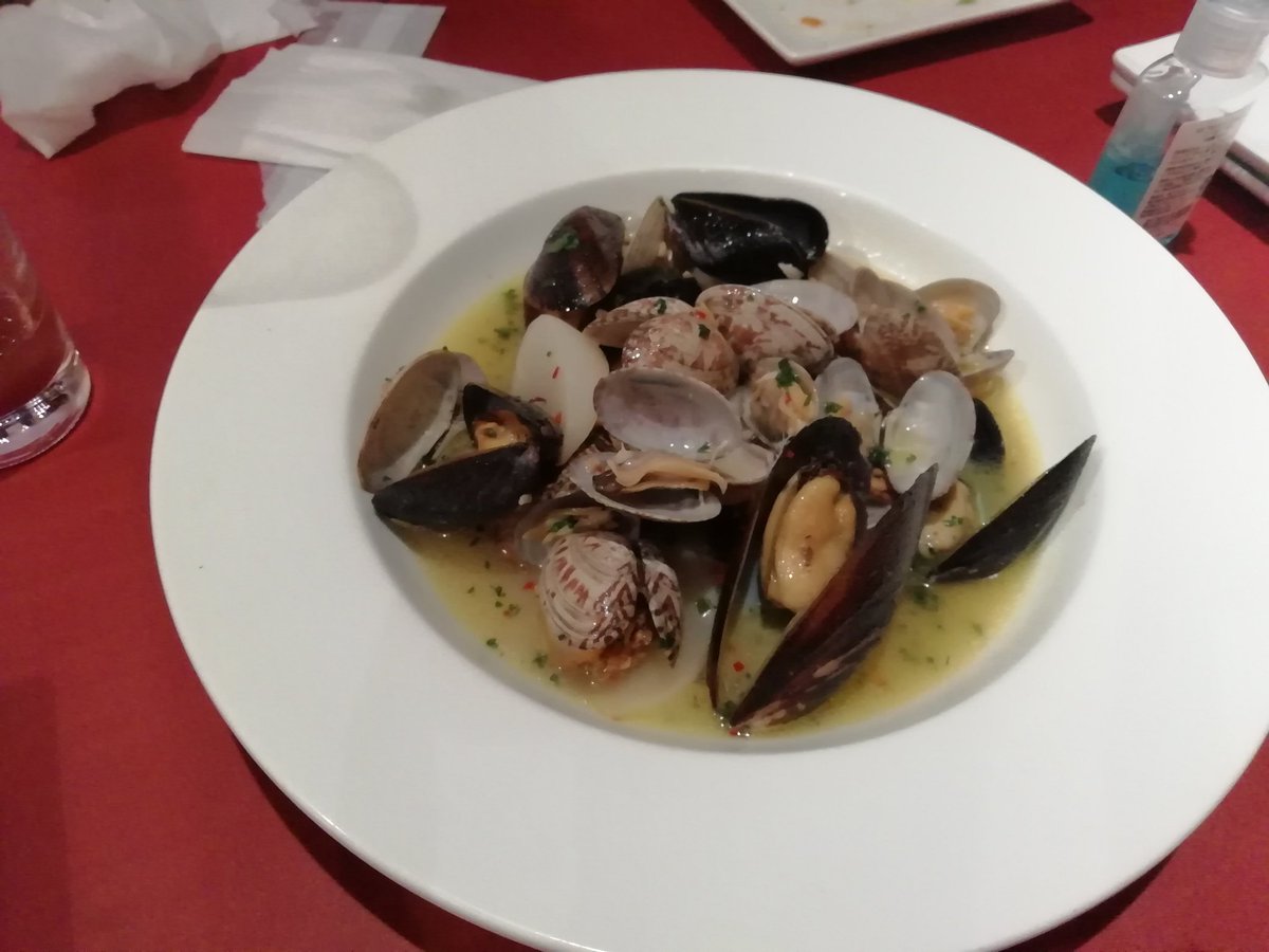 JAVAPUNK57's tweet photo. 昨晩は、地球人のお友達にイタリアンをご馳走になった…🍝🍴

赤ワイン、白ワインを堪能してしまったぜ…✨🍷

友達は大事にしろよ…(*´ｪ`*)

#ジャバPUNK
#イタリアン
#赤ワイン
#白ワイン https://t.co/dYt1b7mq66